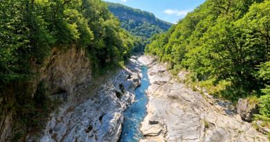Интересный ракурс: Водопад Руфабго